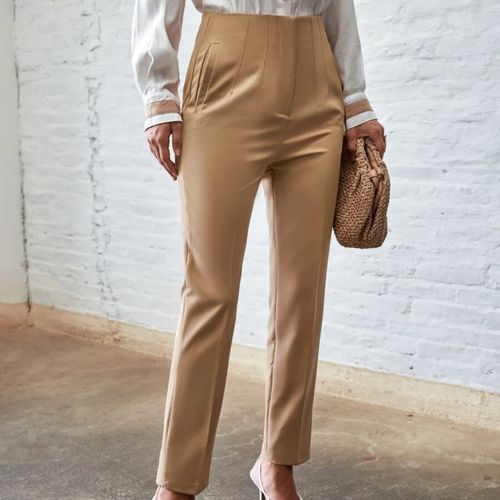 Pantalones con bolsillos beige