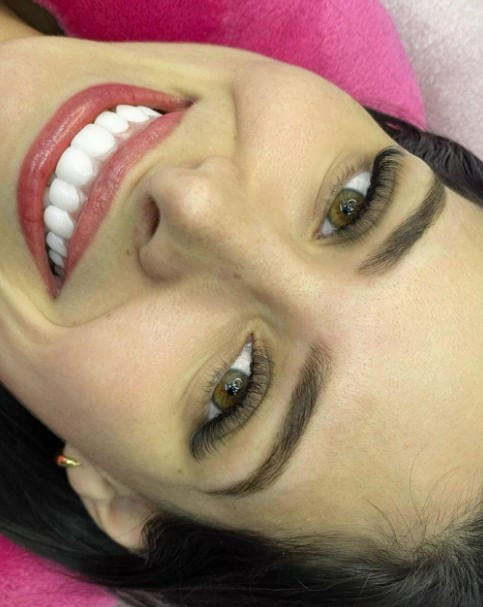 Extensiones de pestañas híbridas